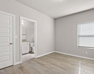 13186 Emerald Isle Street - Photo Thumbnail 12