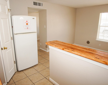 216 S Schutz Drive - Photo Thumbnail 4
