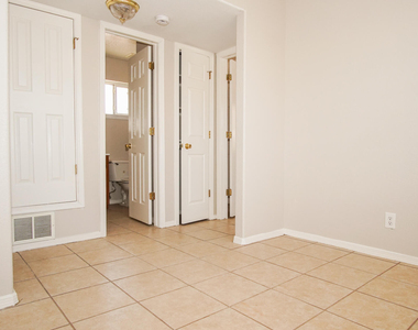 216 S Schutz Drive - Photo Thumbnail 5