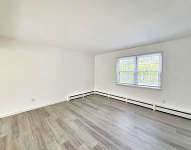 21 Avenue B - Photo Thumbnail 3