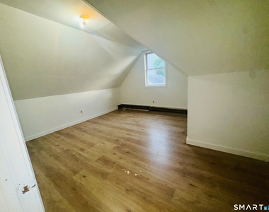 470 Wood Avenue - Photo Thumbnail 8
