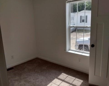 936 Main Street - Photo Thumbnail 4