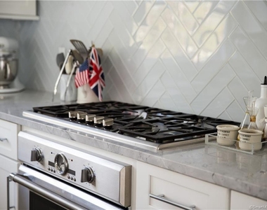 10 Danbury Avenue - Photo Thumbnail 13