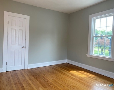 489 Middle Turnpike - Photo Thumbnail 4