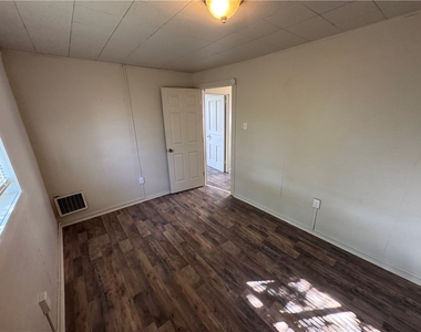 1067 Cleveland Ave - Photo Thumbnail 15