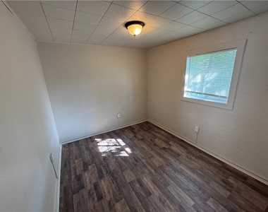1067 Cleveland Ave - Photo Thumbnail 14