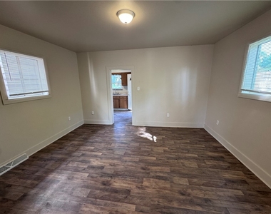 1067 Cleveland Ave - Photo Thumbnail 6