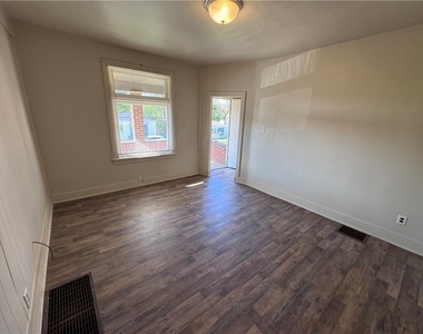 1067 Cleveland Ave - Photo Thumbnail 5