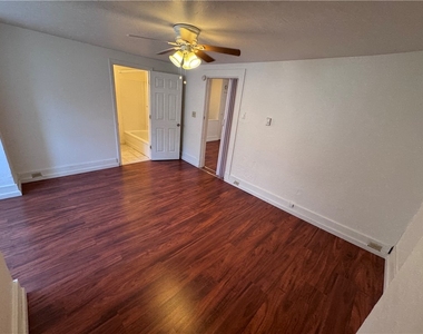 1123 Evergreen Ave - Photo Thumbnail 10