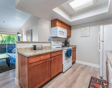 4200 S Valley View Boulevard - Photo Thumbnail 5