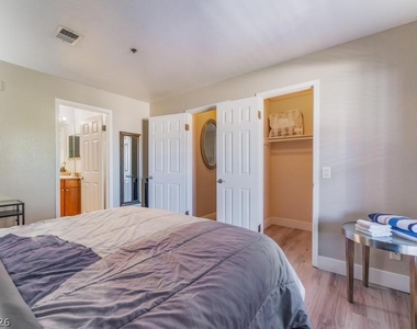 4200 S Valley View Boulevard - Photo Thumbnail 10
