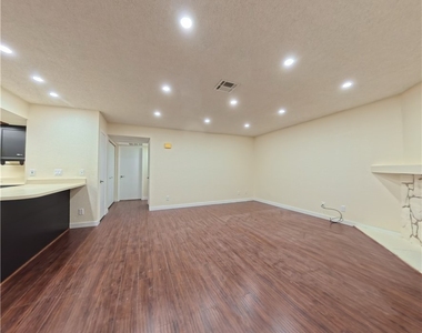 2701 Otter Creek Court - Photo Thumbnail 8