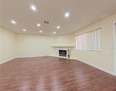 2701 Otter Creek Court - Photo Thumbnail 7
