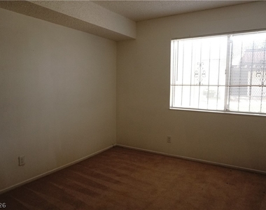 1405 Vegas Valley Drive - Photo Thumbnail 16