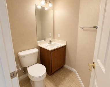 9100 Umberland Avenue - Photo Thumbnail 3