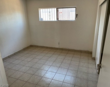 3371 Brussels Street - Photo Thumbnail 3