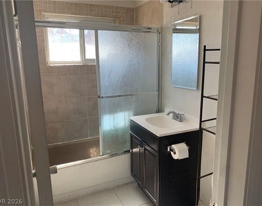 624 N 11th Street - Photo Thumbnail 4