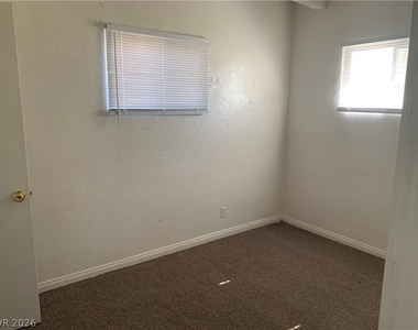 624 N 11th Street - Photo Thumbnail 3