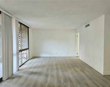 205 E Harmon Avenue - Photo Thumbnail 6