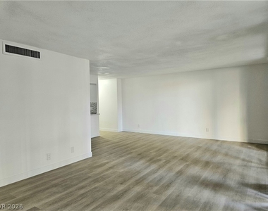 205 E Harmon Avenue - Photo Thumbnail 10