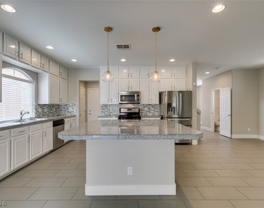 4586 W Camero Avenue - Photo Thumbnail 24