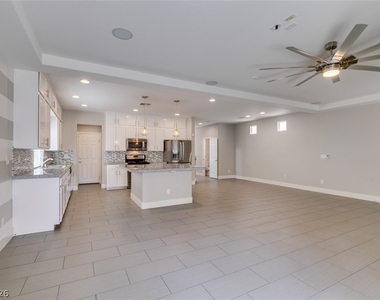 4586 W Camero Avenue - Photo Thumbnail 21