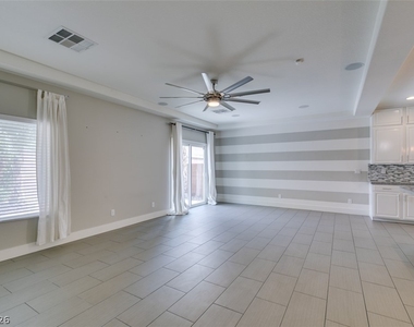4586 W Camero Avenue - Photo Thumbnail 11