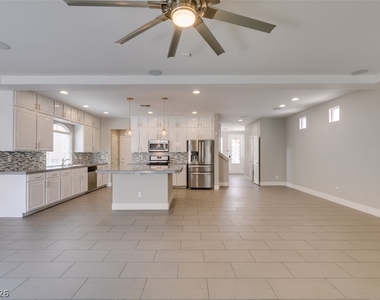 4586 W Camero Avenue - Photo Thumbnail 22