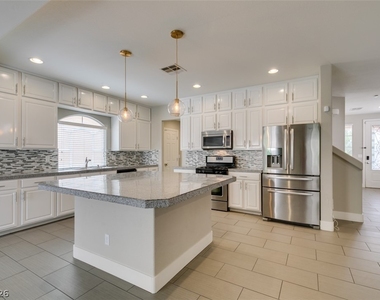 4586 W Camero Avenue - Photo Thumbnail 25
