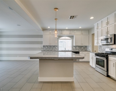 4586 W Camero Avenue - Photo Thumbnail 26