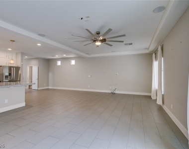 4586 W Camero Avenue - Photo Thumbnail 20