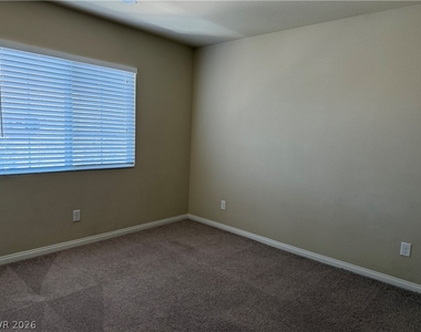 6083 Crown Palms Avenue - Photo Thumbnail 19