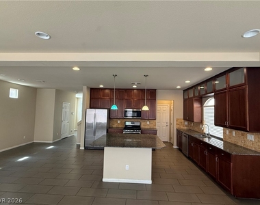 6083 Crown Palms Avenue - Photo Thumbnail 6