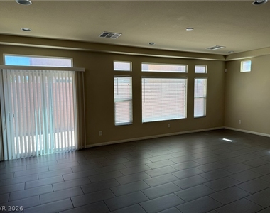 6083 Crown Palms Avenue - Photo Thumbnail 5