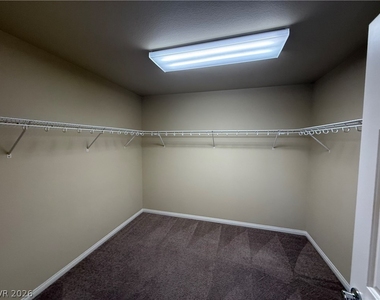 6083 Crown Palms Avenue - Photo Thumbnail 13