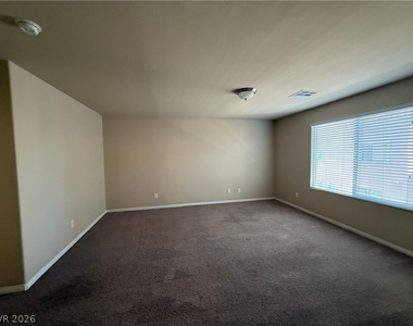 6083 Crown Palms Avenue - Photo Thumbnail 12