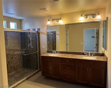 6083 Crown Palms Avenue - Photo Thumbnail 14