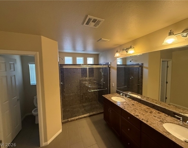 6083 Crown Palms Avenue - Photo Thumbnail 15