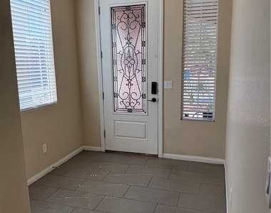 6083 Crown Palms Avenue - Photo Thumbnail 2