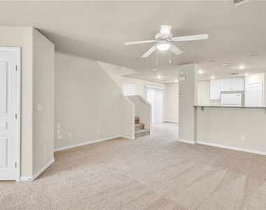 4836 Golden Shimmer Avenue - Photo Thumbnail 6