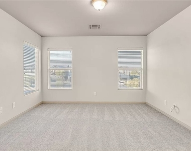 4836 Golden Shimmer Avenue - Photo Thumbnail 16