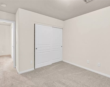 4836 Golden Shimmer Avenue - Photo Thumbnail 12