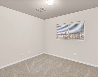4836 Golden Shimmer Avenue - Photo Thumbnail 11