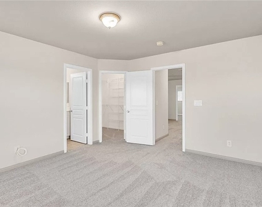 4836 Golden Shimmer Avenue - Photo Thumbnail 17