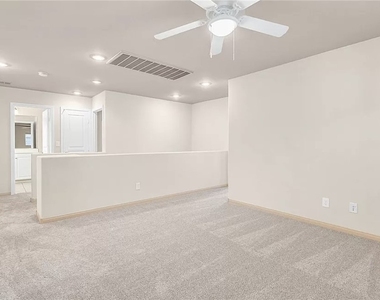 4836 Golden Shimmer Avenue - Photo Thumbnail 15