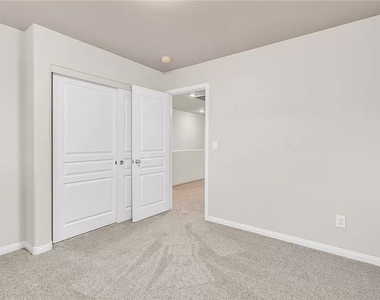 4836 Golden Shimmer Avenue - Photo Thumbnail 21