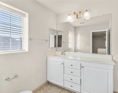 4836 Golden Shimmer Avenue - Photo Thumbnail 10
