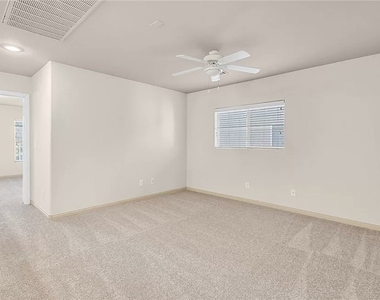 4836 Golden Shimmer Avenue - Photo Thumbnail 14