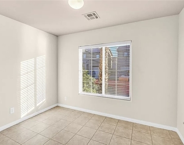 4836 Golden Shimmer Avenue - Photo Thumbnail 22