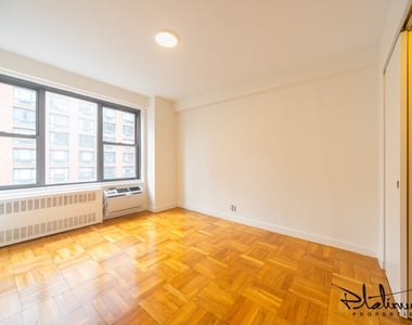 4th ave - Photo Thumbnail 2